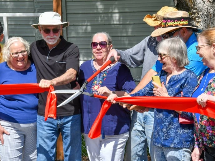 close up of La Luna Community Cooperative ribbon cutting