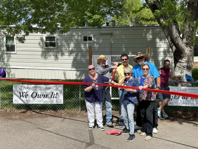 La Luna Community Cooperative ribbon cutting